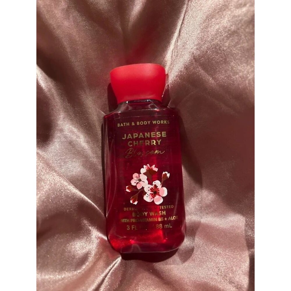 Bath & Body Works Japanese cherry blossom body wash 3 oz